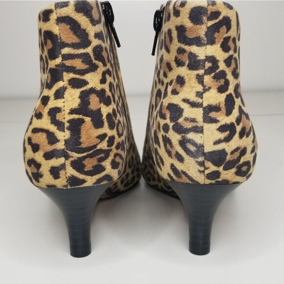 Clarks Collection Linvale Sea Booties Leopard Print Womens Brown 6M Leather - Picture 4 of 11